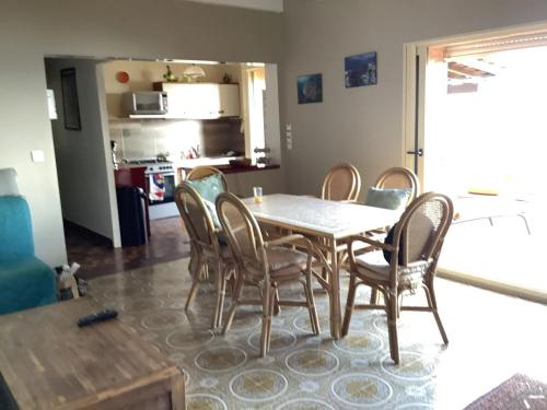 House With 2 Bedrooms in Olmeto With Wonderful sea View Furnished Garden and Wifi — 4-Star Luxury Hotel in Olmeto, France