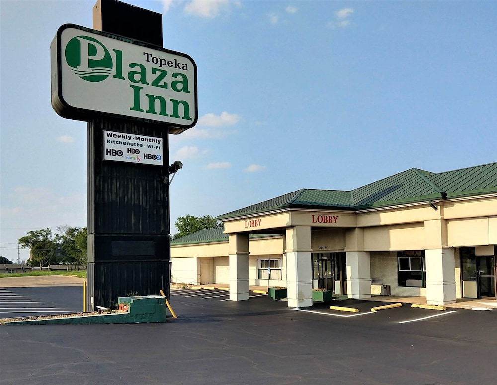 Topeka Plaza Inn - photo 2