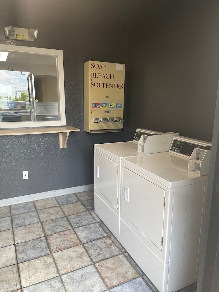 Motel 41 Evansville IN - photo 18