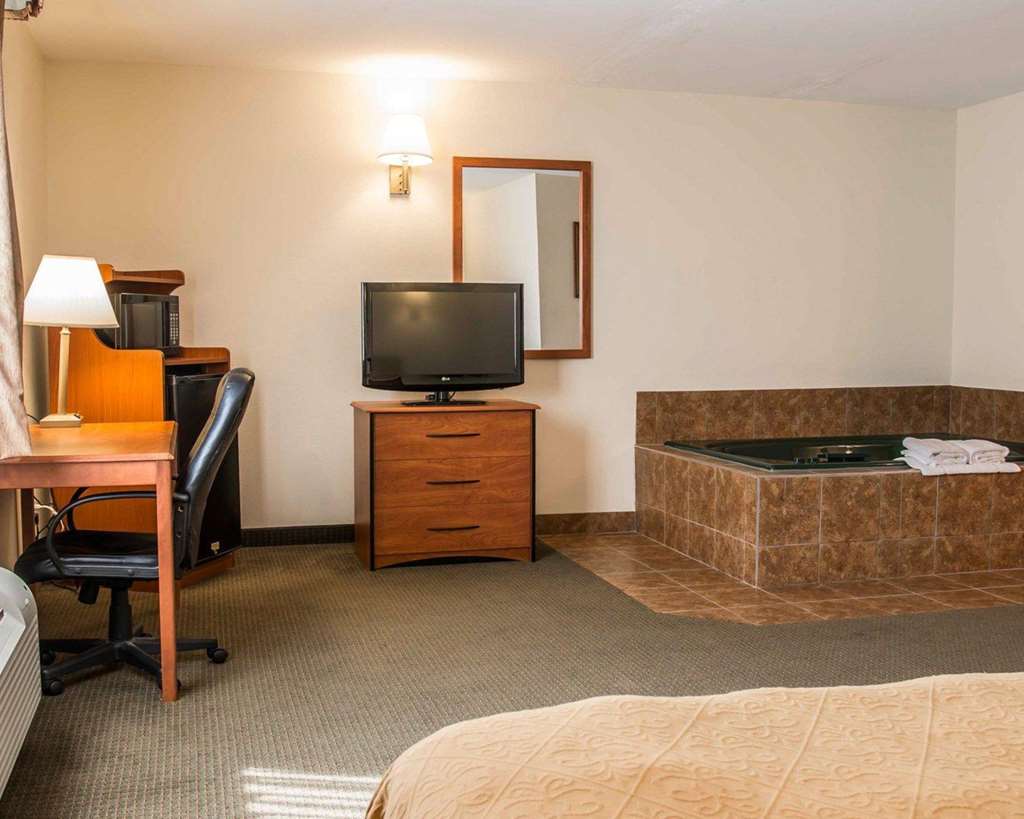 Quality Inn Durand I 69 - photo 8