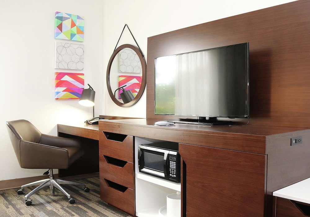 Hampton Inn & Suites Stephenville - photo 13