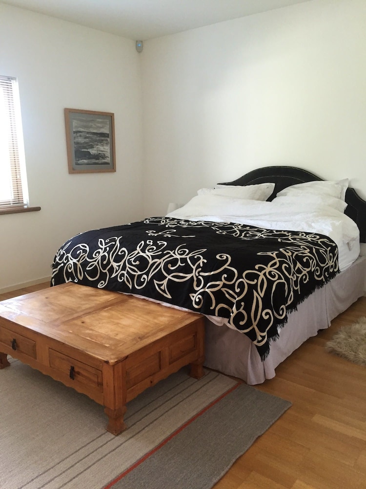 The Eco Flat — 4-Star Luxury Hotel in Sherborne, United Kingdom