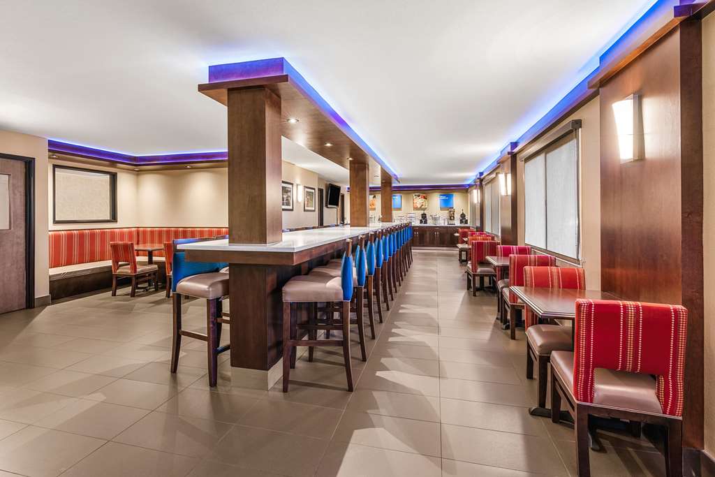 Comfort Inn & Suites Vancouver Downtown City Center - photo 34
