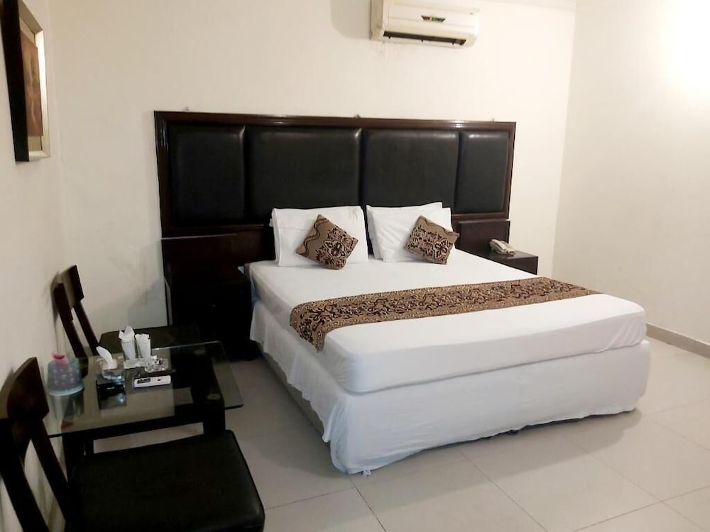 Visit Inn Executive - last minute hotel in Lahore