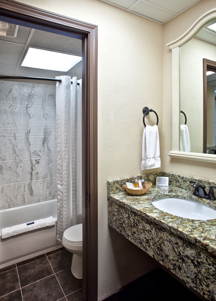 Helendorf River Inn Suites & Conference Center - photo 11