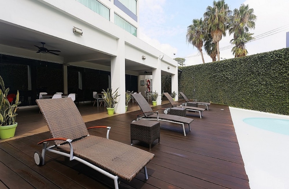 Sundeck