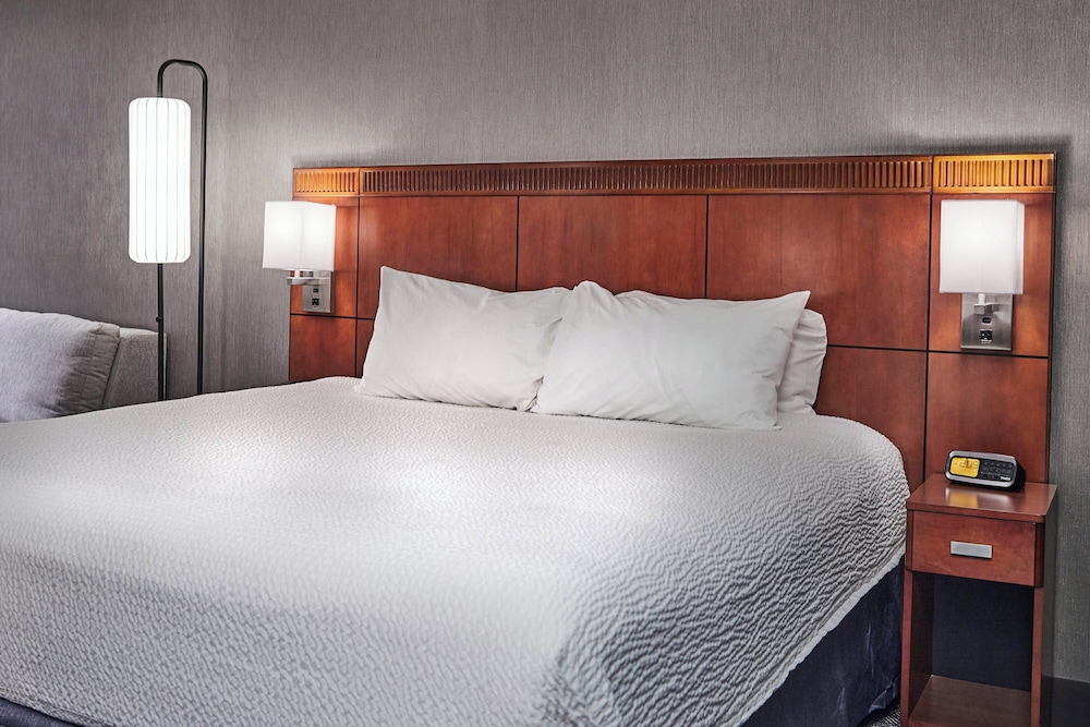 Courtyard by Marriott Medford Airport - photo 8