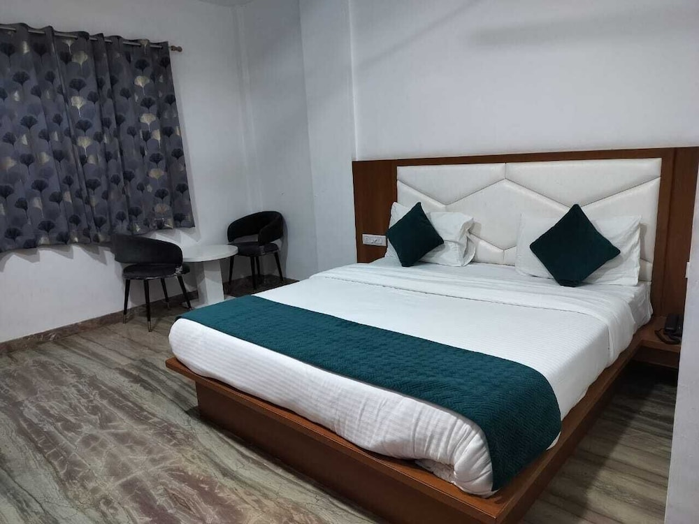 Hotel Brij Palace And Restaurant — hotel near Maharana Pratap Airport