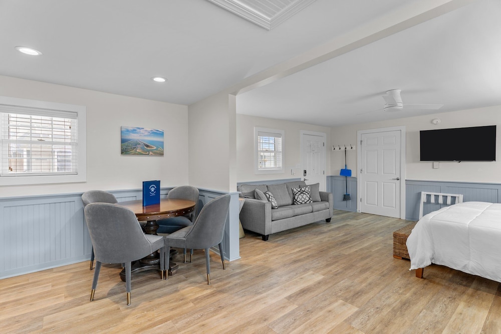 Loggerhead Inn and Suites - photo 41