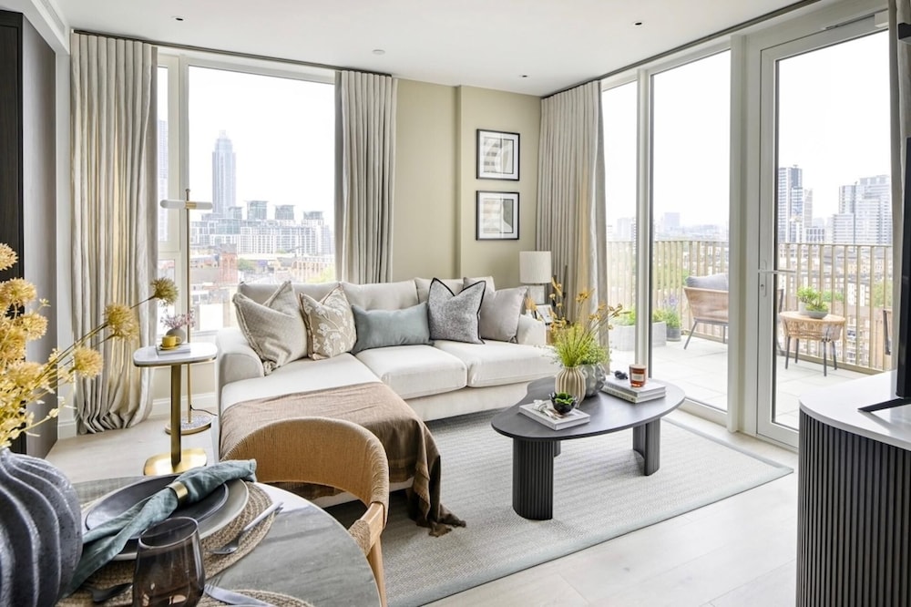 Designer Penthouse Panoramic Views London 2 Beds — 4-Star Luxury Hotel in London, United Kingdom