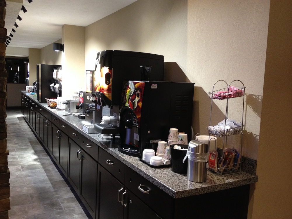 Boarders Inn & Suites by Cobblestone Hotels Grand Island - photo 38