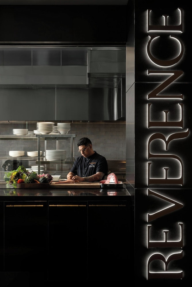 Epicurean Atlanta Autograph Collection - photo 74