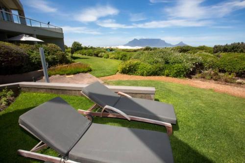 Dolphin Beach Villa E24 direct access to the beach