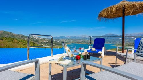 Villa Adelfas Vinuela by Ruralidays — 4-Star Luxury Hotel in Vinuela, Spain