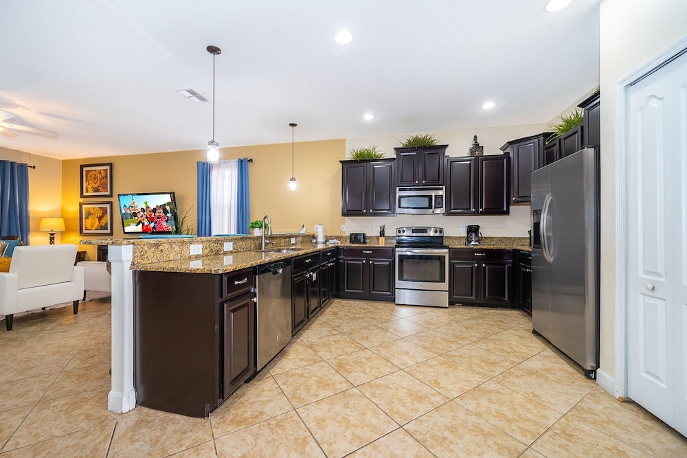 Orlandoasis by Avantstay 8bdr Pool Movie Theater Game Room Resort Access - photo 14