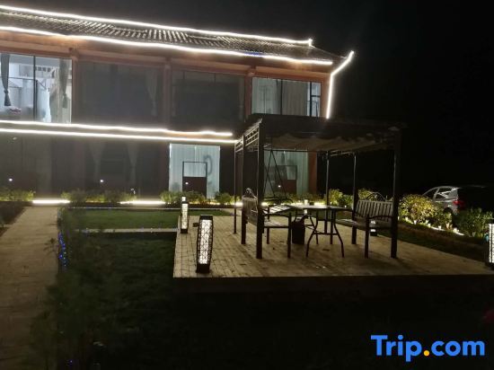 Bujian Bunian Inn Lugu Lake — hotel in Yanjing