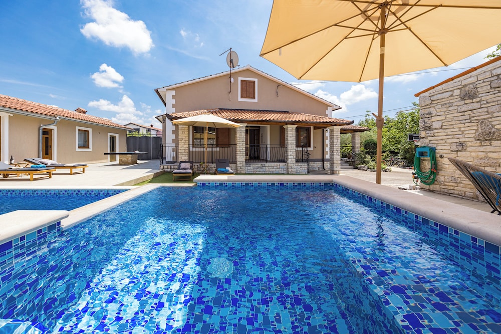 Villa Begonija — 4-Star Luxury Hotel in Kanfanar, Croatia
