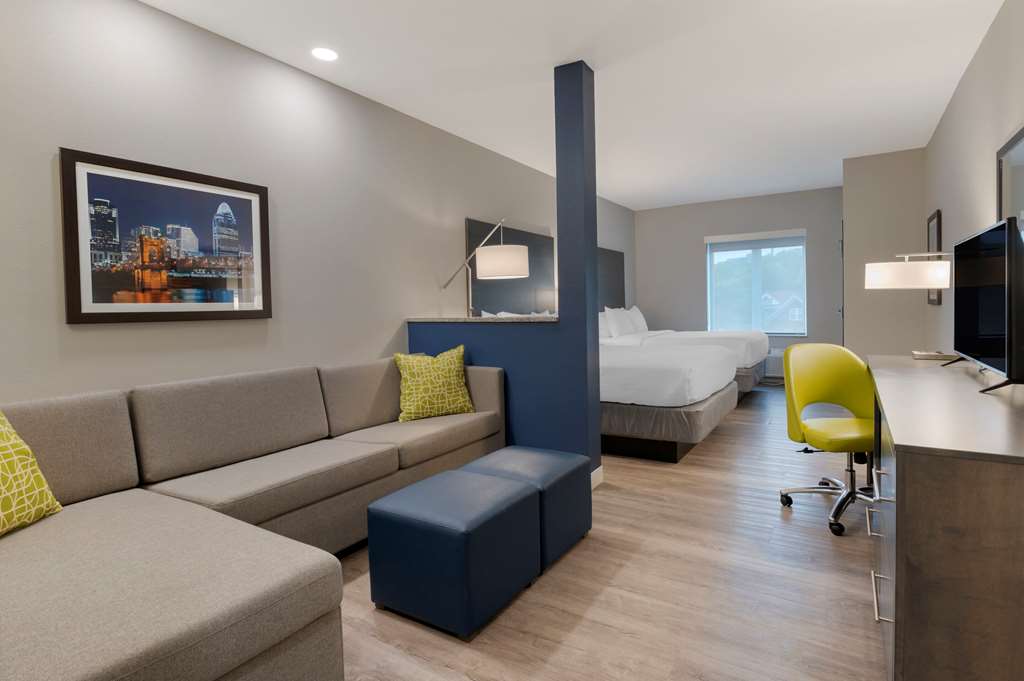 Comfort Suites Cincinnati University Downtown - photo 12