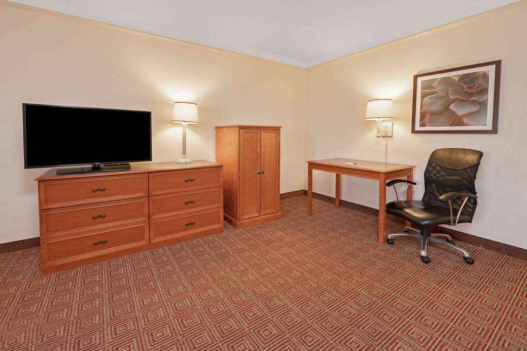 La Quinta Inn & Suites by Wyndham Salt Lake City Layton - photo 15