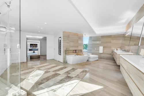 Villa Loggia Oasis Luxurious 6BD 7BA with Resort Style Pool - photo 81