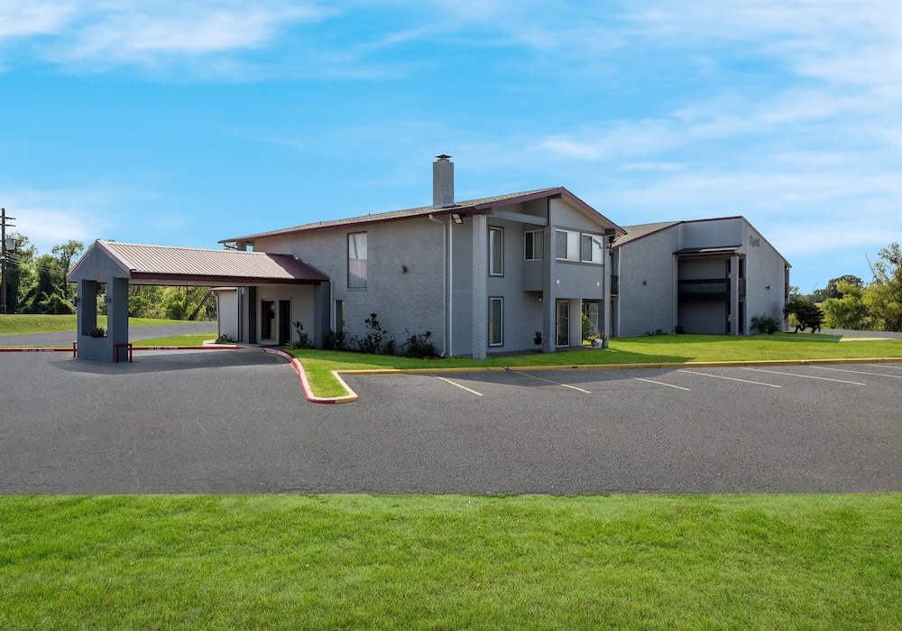 Red Roof Inn Madisonville - photo 30