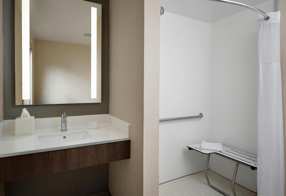 Hilton Garden Inn Meridian - photo 17