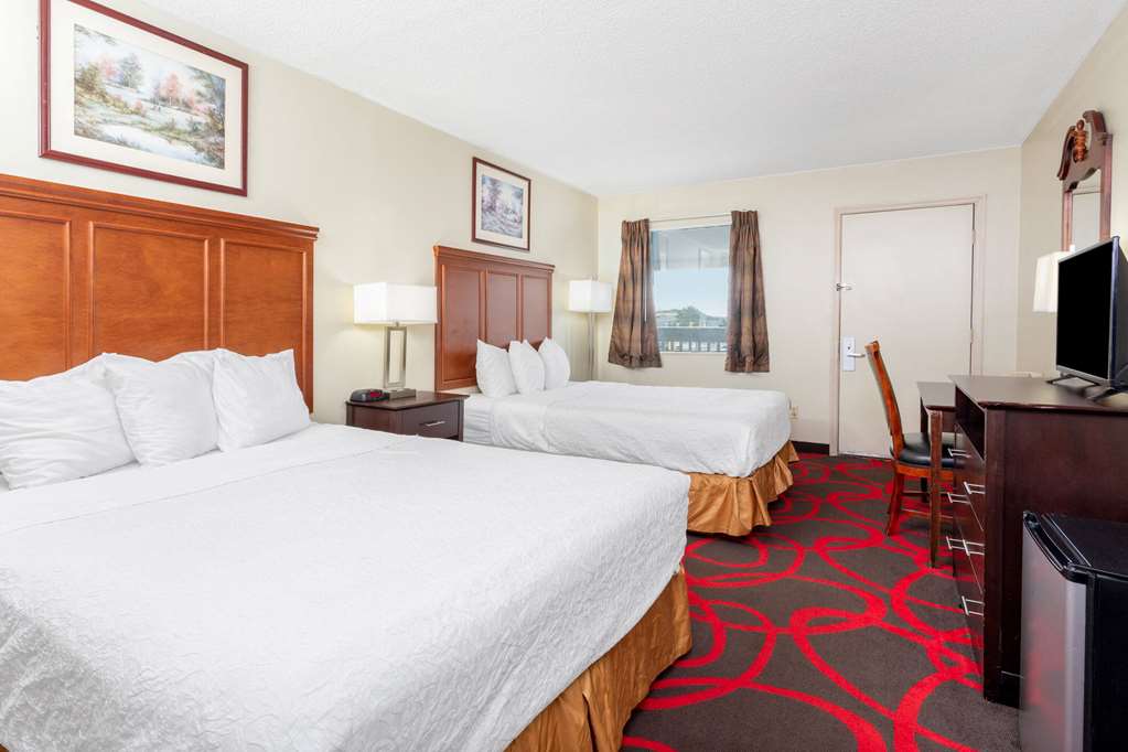 Travelodge by Wyndham Richmond IN - photo 17