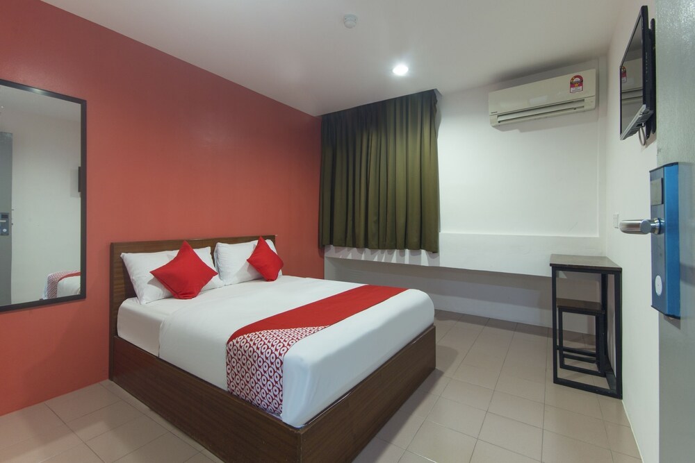 Oyo 772 Lux Hotel in Teluk Intan, Malaysia