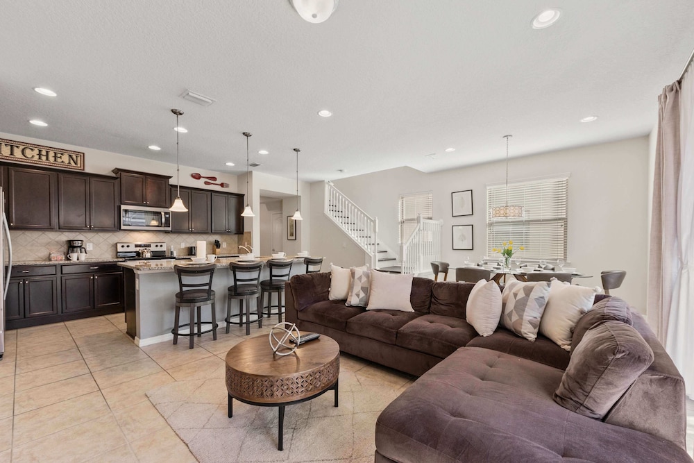 Beautiful Townhome With Splash Pool and Game Room - photo 46