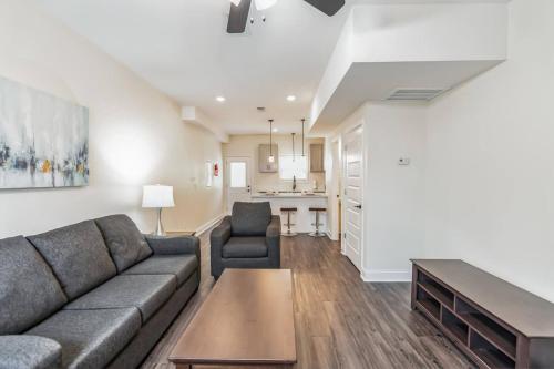 Spectacular 2bd25bth I Properties By Preston — 4-Star Luxury Hotel in Clarksville, United States