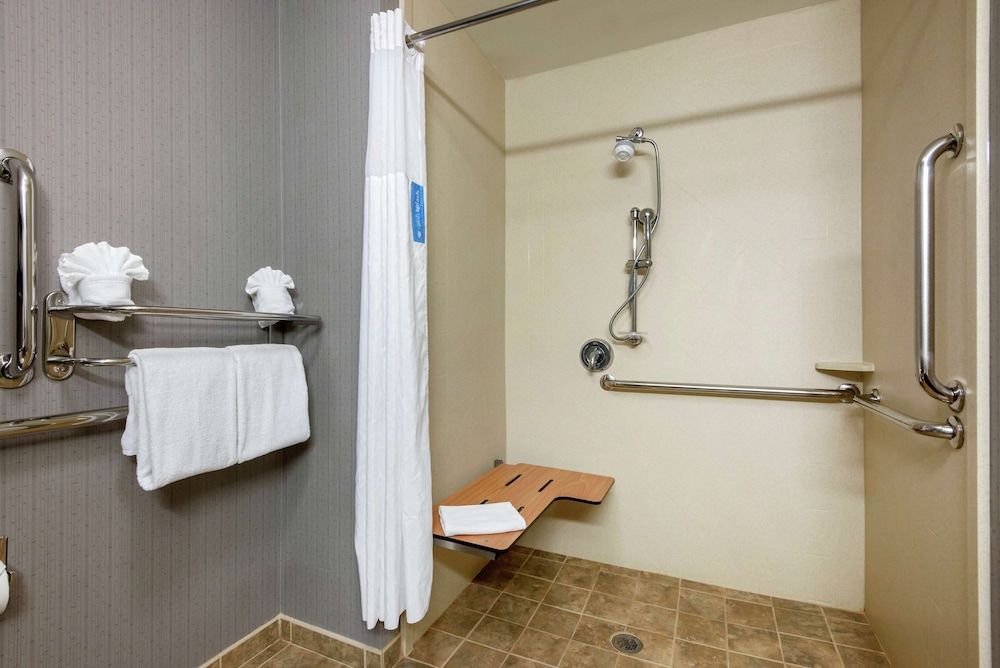 Hampton Inn Meadville - photo 40
