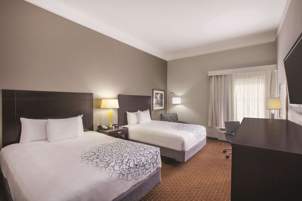 La Quinta Inn and Suites by Wyndham Lake Charles Casino Area - photo 19