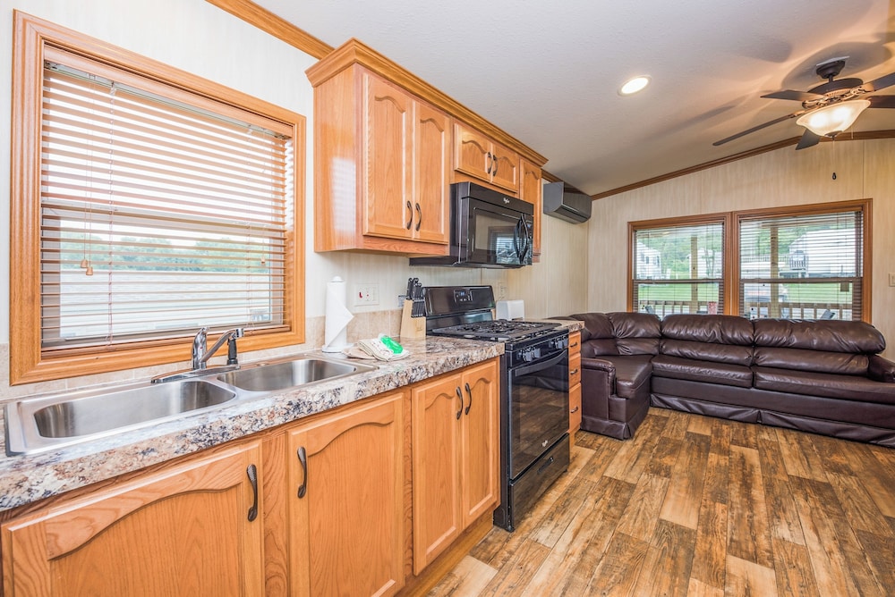 Plymouth Rock Camping Resort Basic Cabin - photo 18