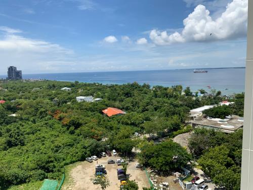 Ma Roberta Studio Type Tambuli Resort with fast Wifi 16 Floor in Lapu-Lapu City, Philippines