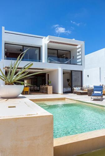New Luxury Beachfront house — 4-Star Luxury Hotel in San Benito, Mexico