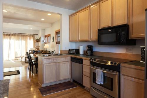 Venturi 30 day minimum — hotel in Hood River