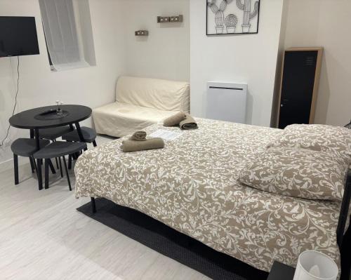 Paulbert 5 Studio Familial in Cambrai, France