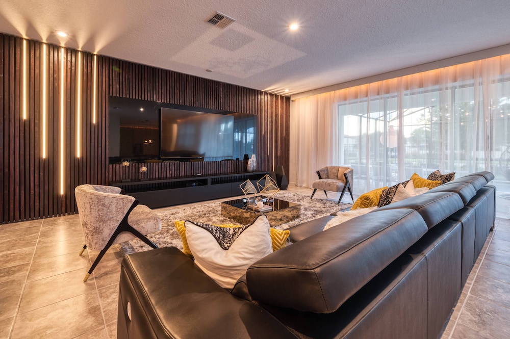 Elegant Brand New 9 Bedrooms House With Private Pool at Solara Resort - photo 26