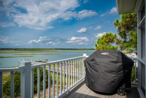 Pier Pleasure by Oak Island Accommodations - photo 3