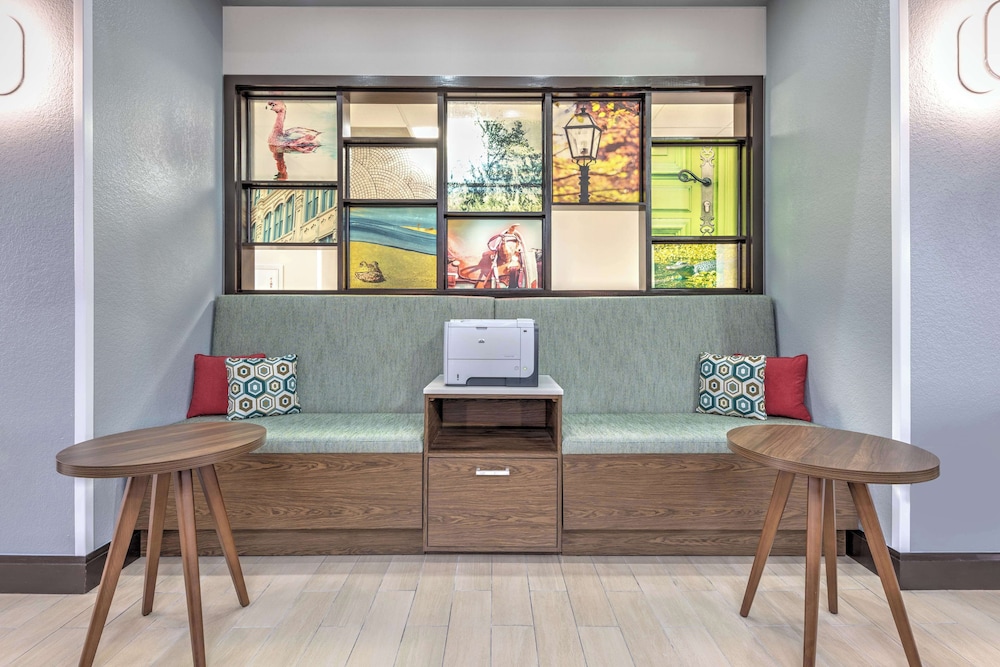 Hampton Inn & Suites Lake Jackson Clute - photo 33