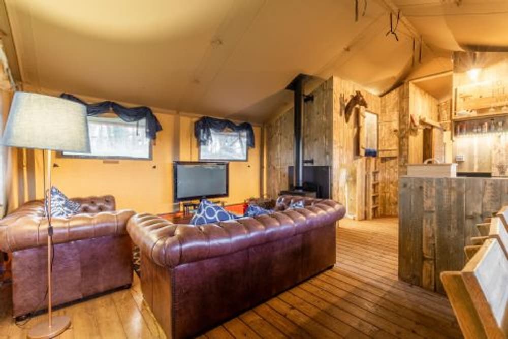 Host Stay Giraffe Enclosure in Thetford, United Kingdom