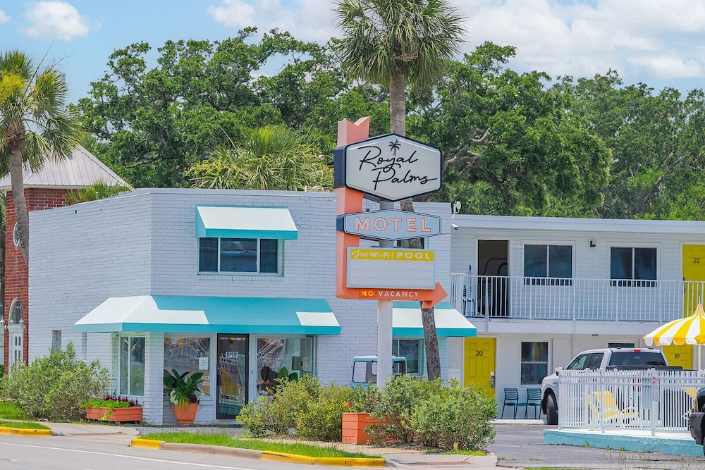 Royal Palms Motel in Tybee Island, United States