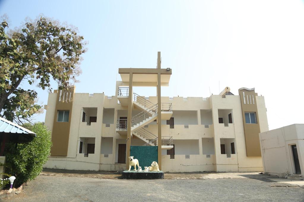Safari Hotel - last minute hotel in Unknown City