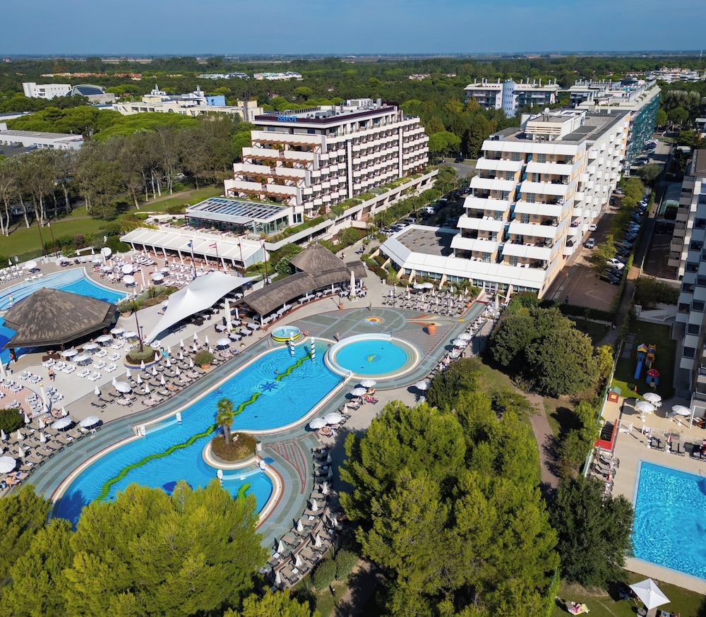 Aparthotel Holiday in Bibione, Italy