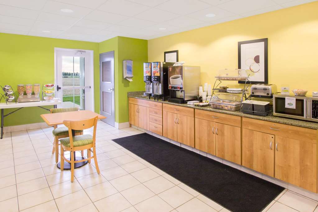 Microtel Inn & Suites by Wyndham Delphos - photo 17