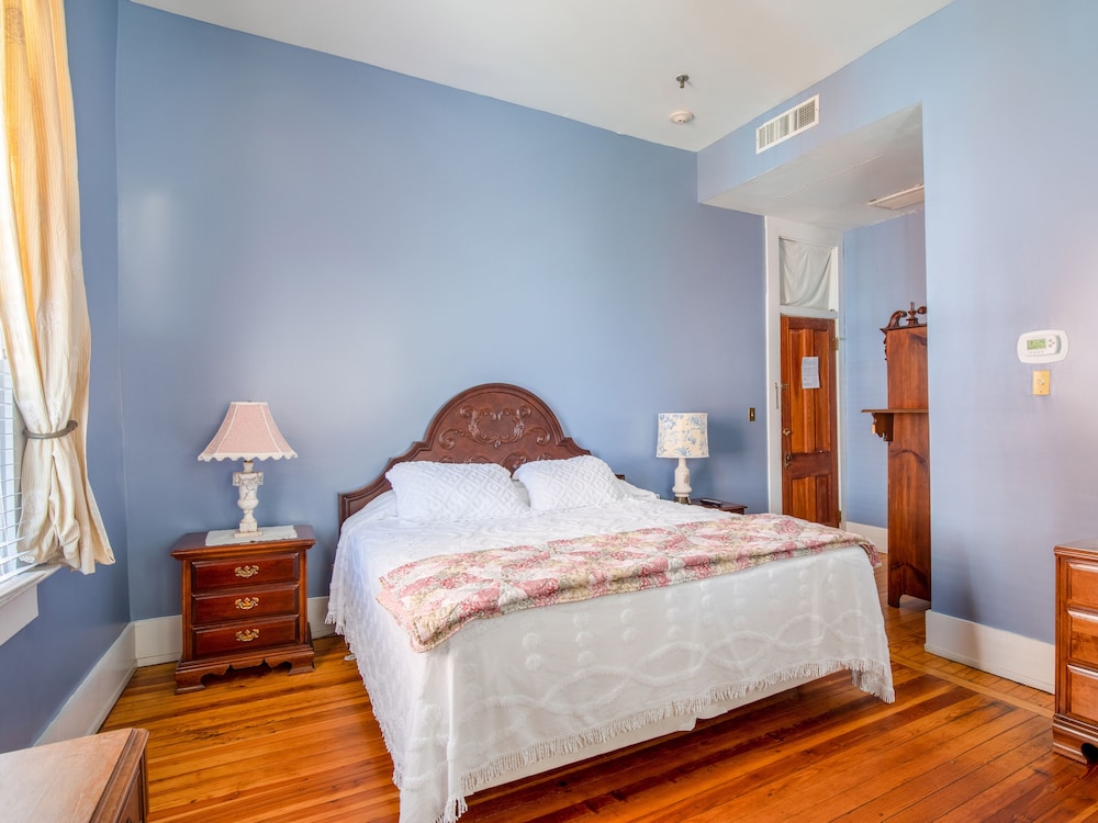 The Belmont Inn - photo 18