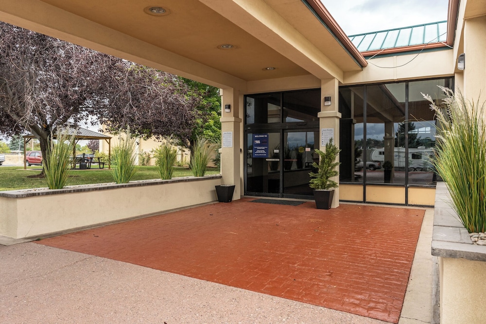 Grand Idaho Inn and Suites - photo 15
