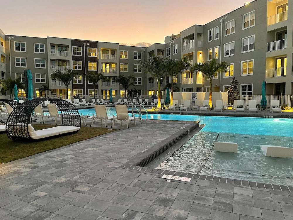 Landing Apartments near Edison Park Historic District — 4-Star Luxury Hotel in Fort Myers, United States