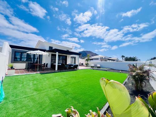 Villa el Faro — 4-Star Luxury Hotel in Playa Blanca, Spain