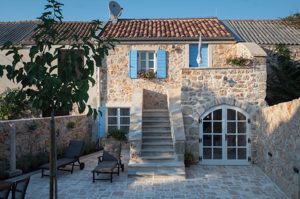 Heritage Vila malena — 4-Star Luxury Hotel in Vir, Croatia